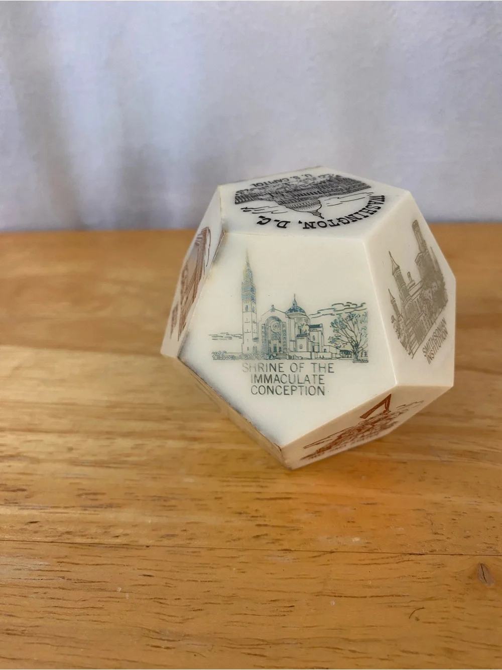 Vintage Washington D.C. Landmarks Paperweight Souvenir Dodecahedron